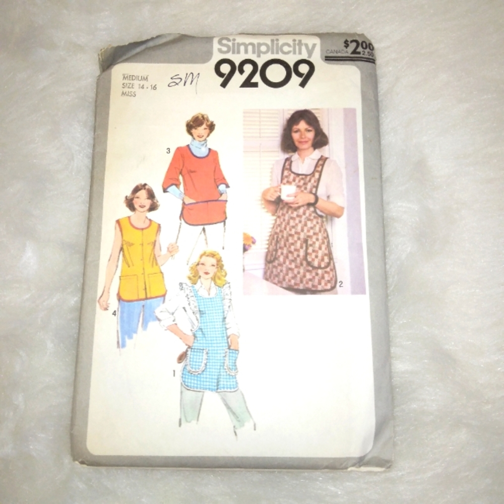 Simplicity 9209, 1970s Vintage Apron Collection, size medium (14-16)